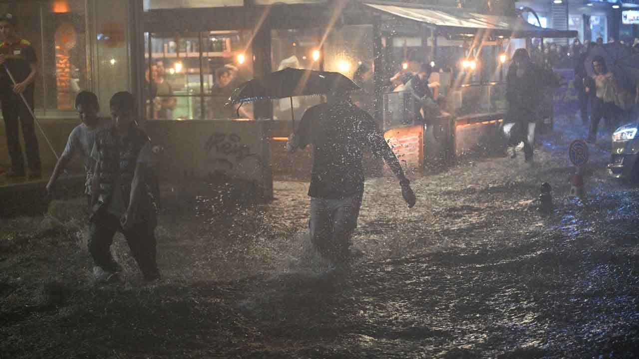 Meteoroloji&#039;den sel uyarısı! 28 ilde alarm verildi: Çok dikkatli olun! İşte 1 Mayıs İstanbul, Ankara, İzmir ve il il hava durumu...