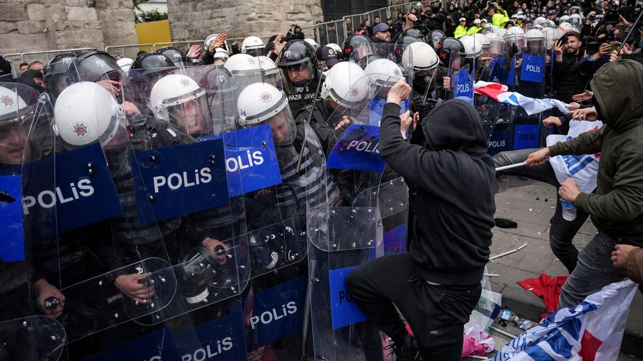 Bakan Yerlikaya duyurdu! İstanbul'da 210 kişi gözaltına alındı - 2. Resim