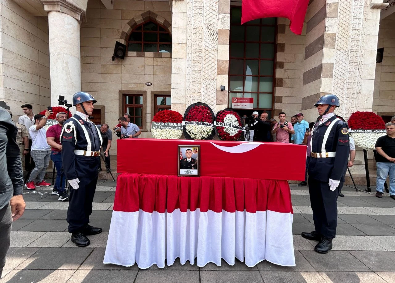 Şehide gözyaşlarıyla son veda