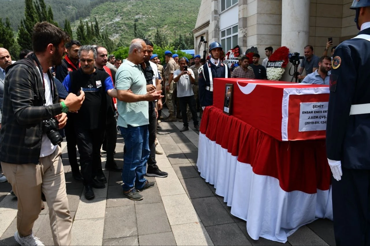 Şehide gözyaşlarıyla son veda