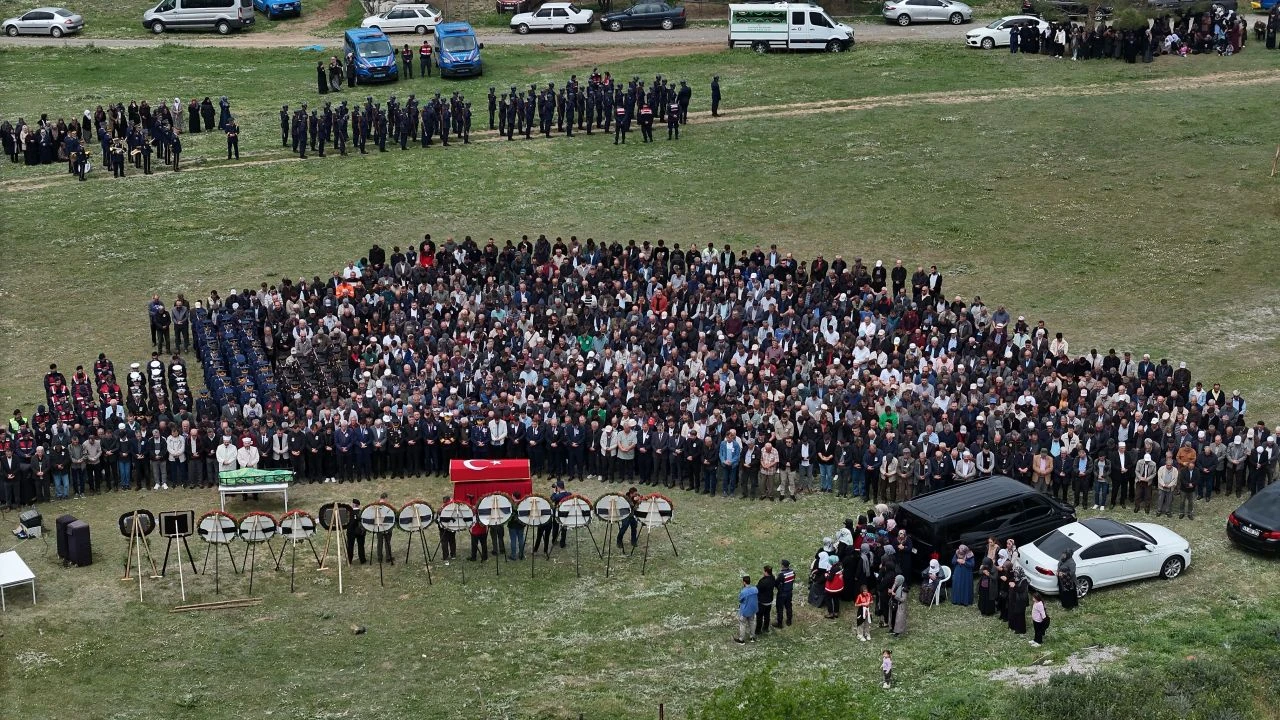 Şehit Sözleşmeli Er Rıdvan Gürsoy'a son görev! - 3. Resim