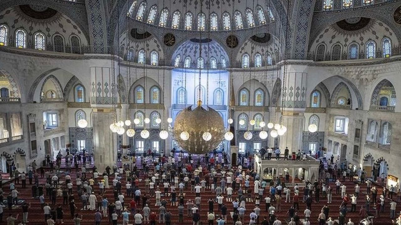 16 Haziran 2024 Pazar günü olan Kurban Bayramı namazını İstanbul Ümraniye ve Pendik ilçeleri 06.11’de kılacak