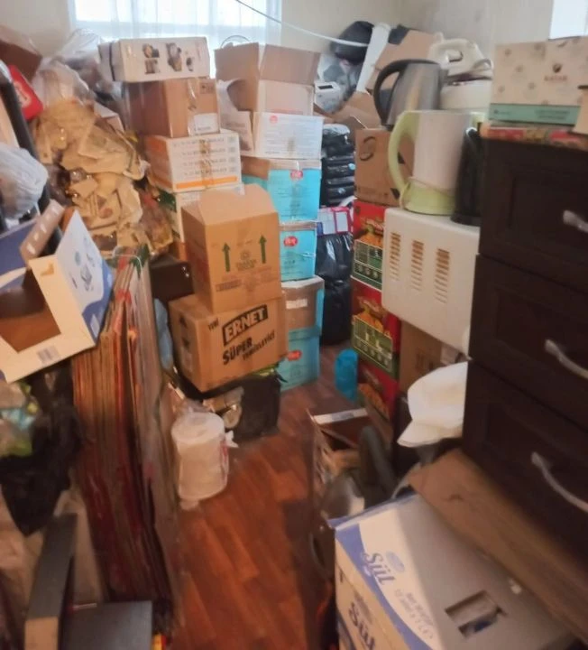 2 yaşlı kadının evinden çıkanlar şaşkına çevirdi: Tam 4 kamyon - 1. Resim