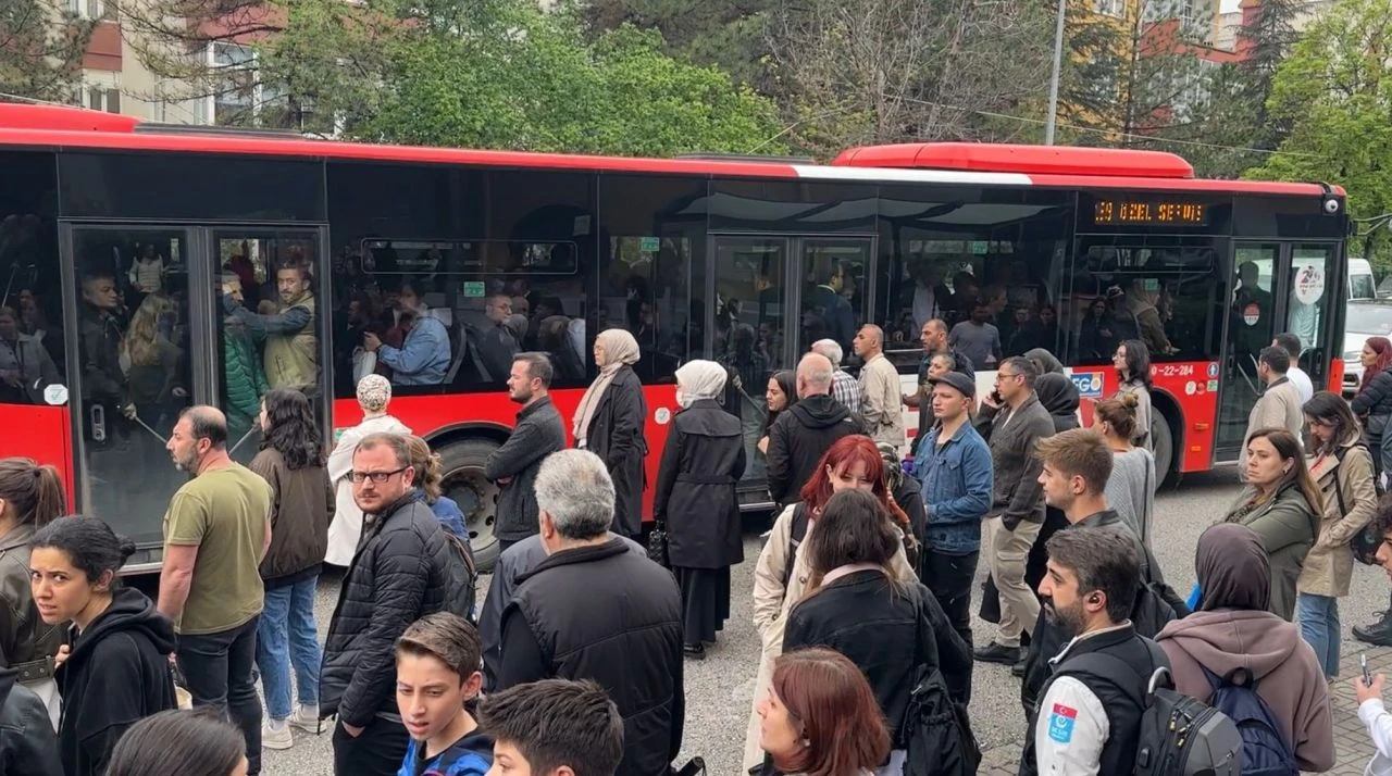 Ankara'yı sağanak vurdu, bazı metro seferleri durdu