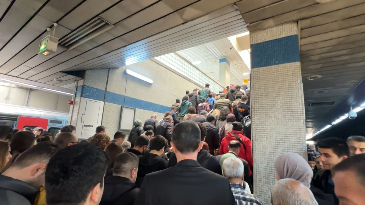 Ankara'yı sağanak vurdu, bazı metro seferleri durdu