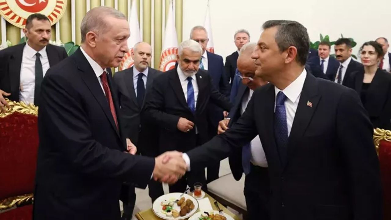 Cumhurbaşkanı Recep Tayyip Erdoğan ve Özgür Özel bugün saat 16.00&#039;da AK Parti Genel Merkezi&#039;nde görüşecek