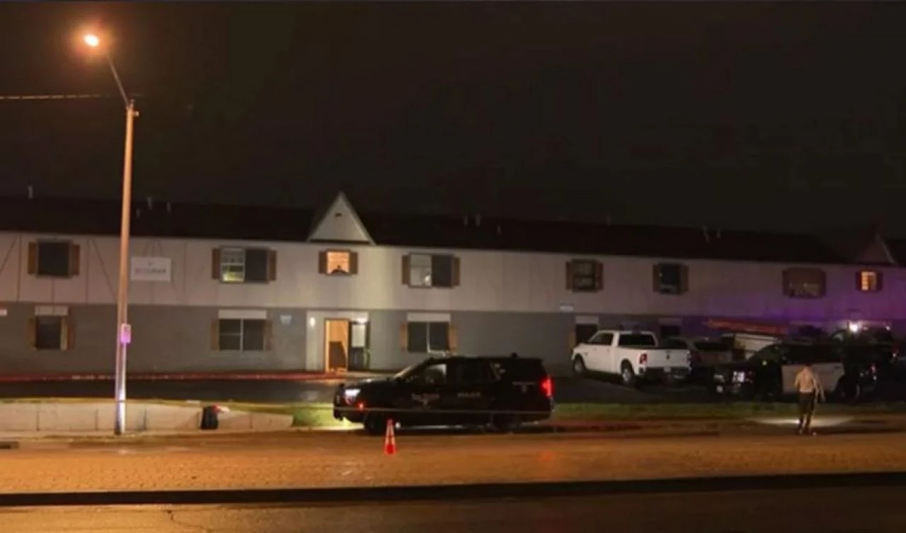 Durduk yere kurşun yağmuruna tutuldular! Mahallede bir garip olay