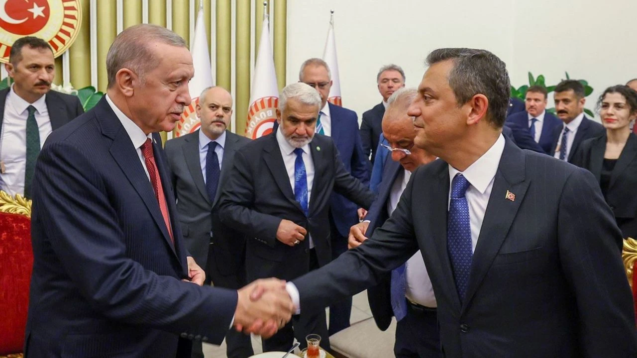 Eski CHP'li Mehmet Sevigen'den Erdoğan'la görüşecek olan Özgür Özel'e çağrı! "Partinin özünden kaybolmasın!"