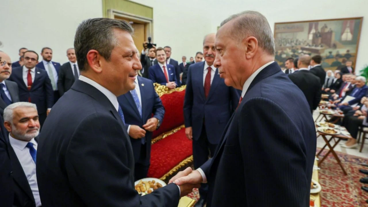 Eski CHP'li Mehmet Sevigen'den Erdoğan'la görüşecek olan Özgür Özel'e çağrı! "Partinin özünden kaybolmasın!"