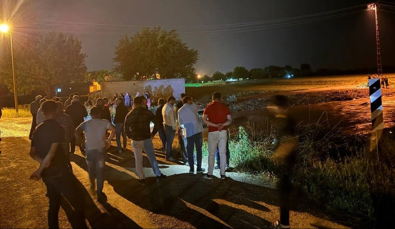 Havada yağmur damlası yokken bir anda sel bastı! Vatandaşlar panikledi - 2. Resim