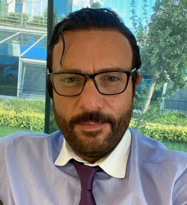 Kızıl Goncalar Cüneyt'in babası Vahit karakterini Tolga Tekin oynuyor - 2. Resim