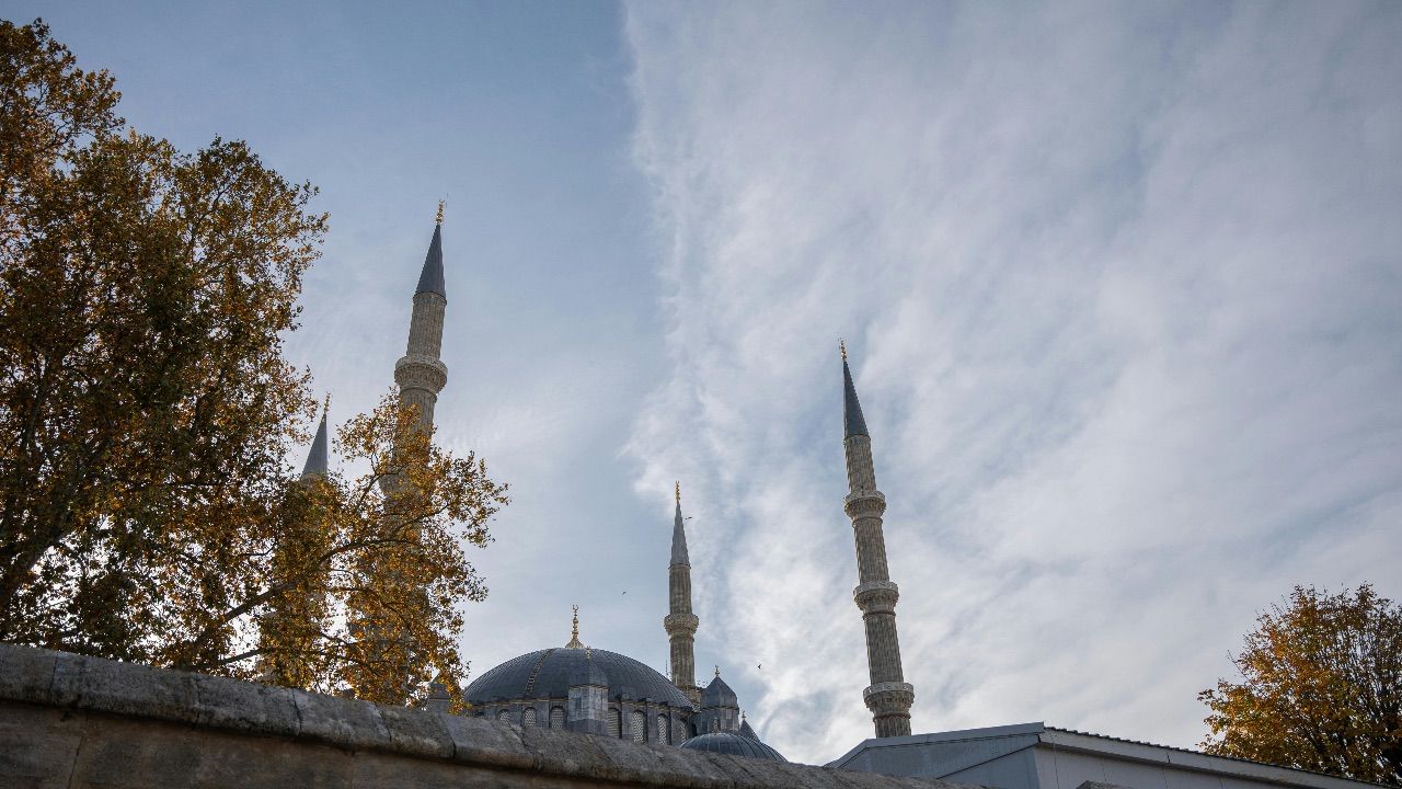 Kurban Bayramı’nda bayram namazı İzmir Buca, Bornava ilçesinde 06.25’de, Karabağlar ilçesinde 06.26’da kılınacak