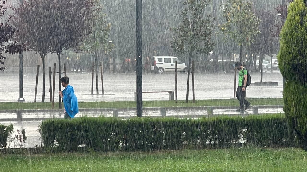 Meteoroloji il il uyardı! Kuvvetli yağış ve fırtına geliyor...