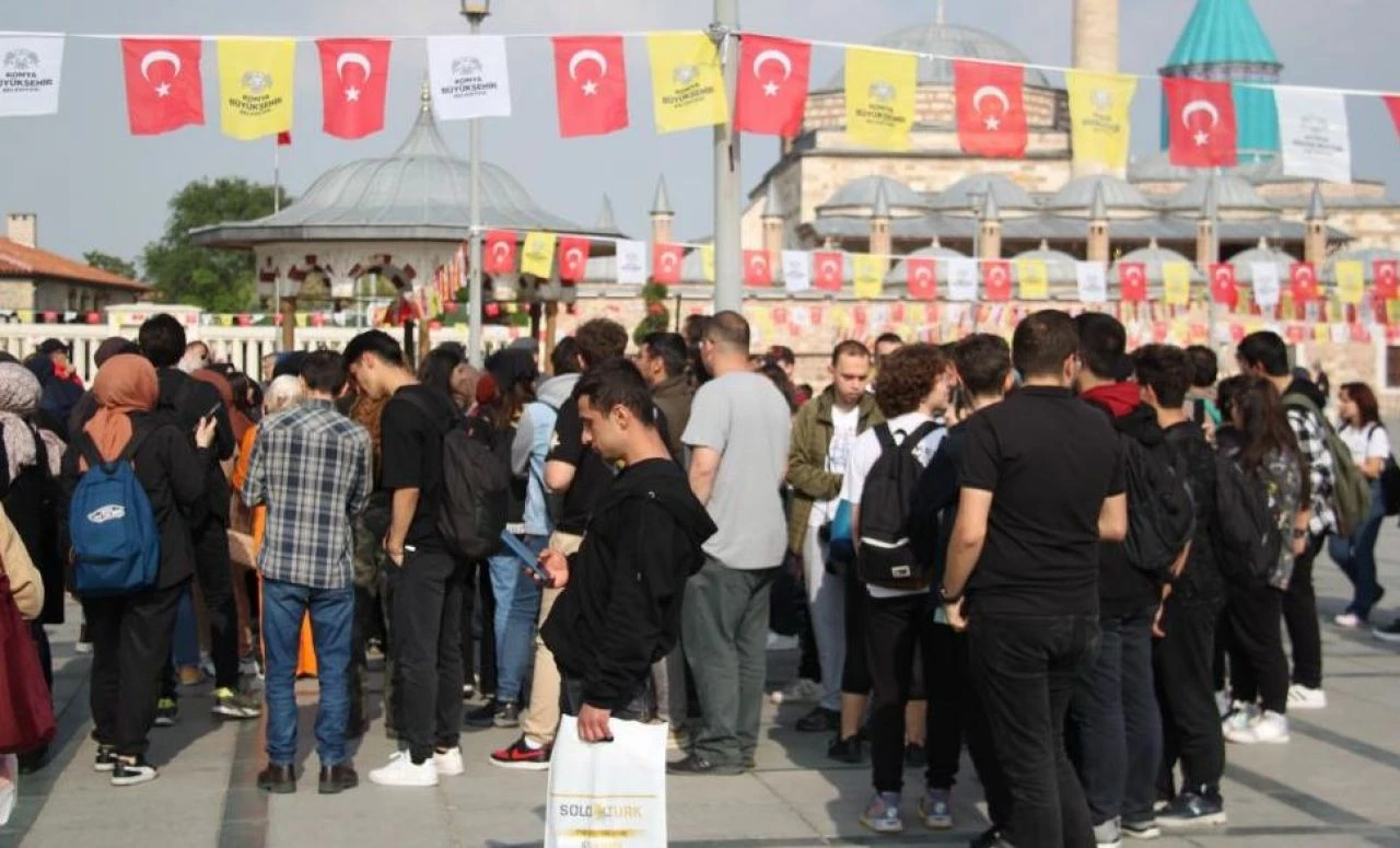 Mevlana'nın şehrinde Solo Türk nefes kesti! Türk Yıldızları'nın prova uçuşu büyük ilgi topladı 