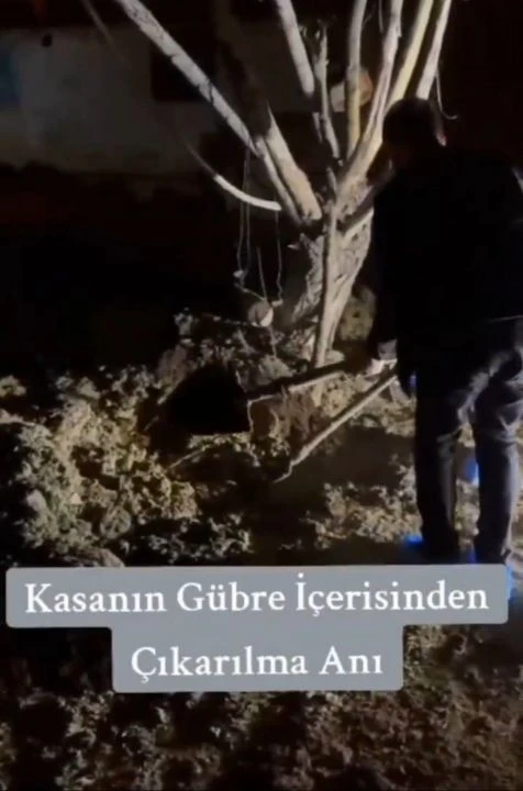 Çaldıkları para kasasını gübre yığınlarının arasında sakladılar - 1. Resim