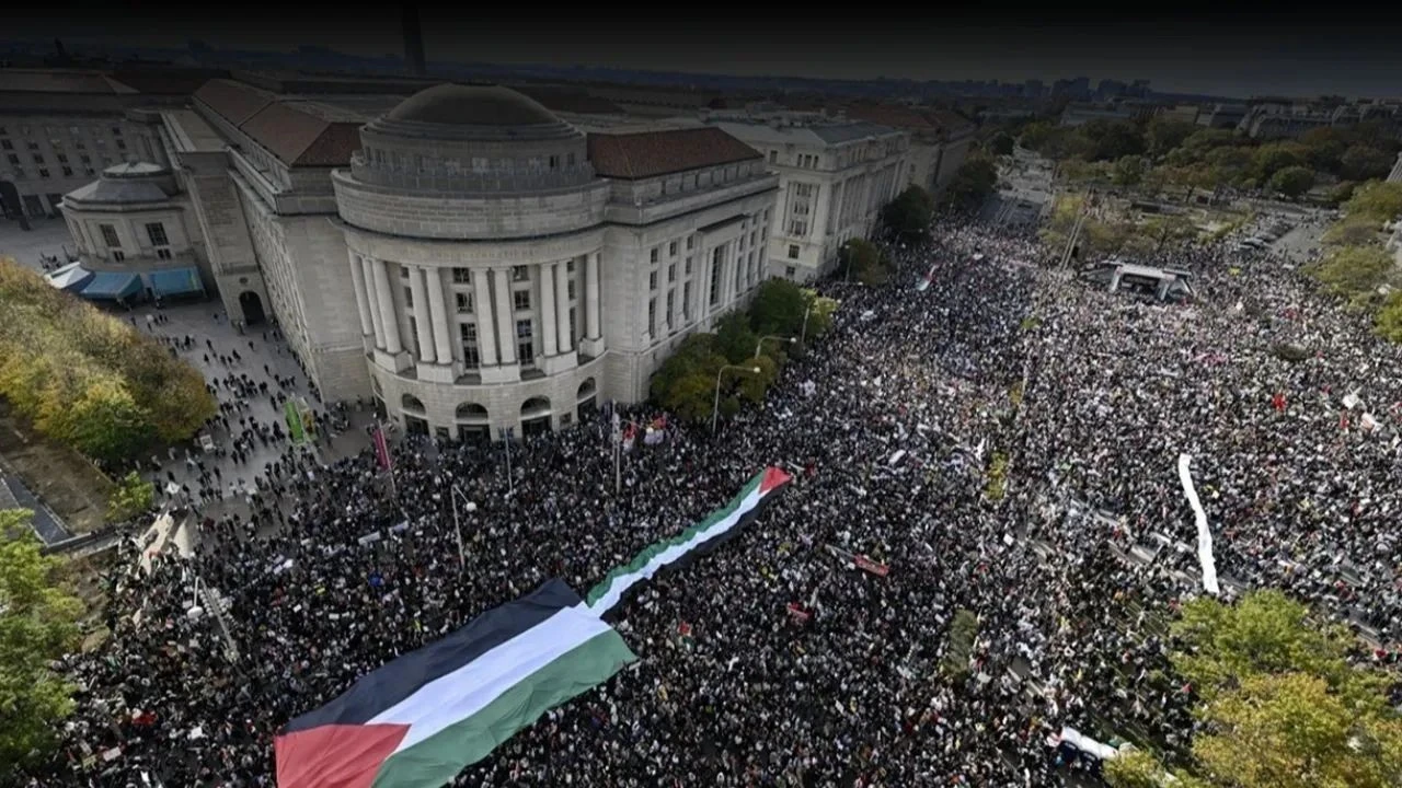 ABD'deki Filistin protestolarında hareketli dakikalar: Aracı kalabalığa sürdü, ortalık karıştı - 5. Resim