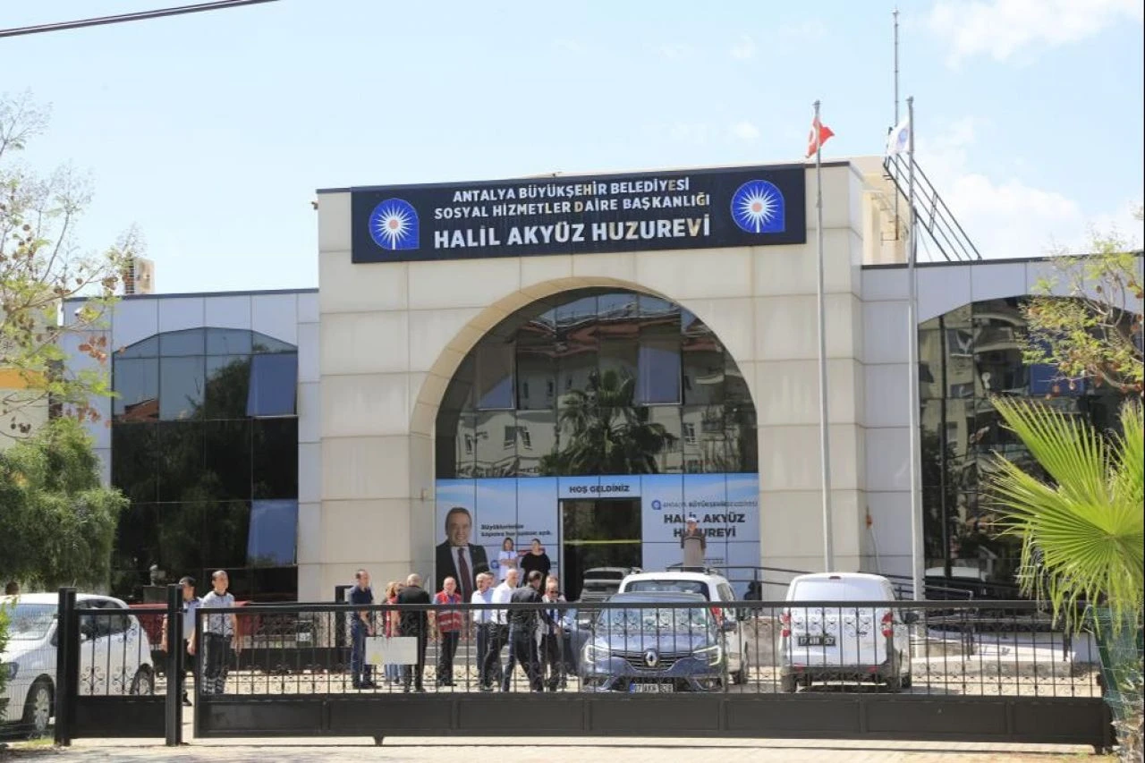 Antalya'da huzurevinde bıçaklı saldırı! Son gününde dehşet saçtı: 2 ölü, 1 yaralı