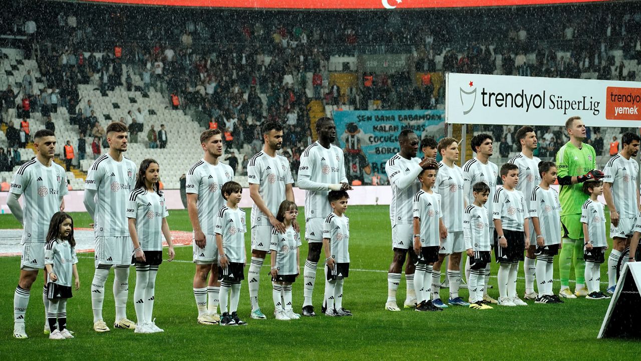 Beşiktaş&#039;a iki yıldızından kötü haber!