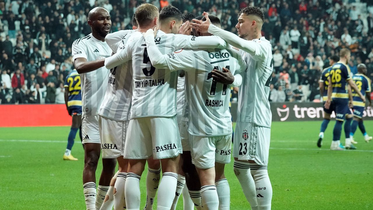 Beşiktaş&#039;a maça saatler kala yıldız futbolcusundan kötü haber! Kadrodan çıkartıldı