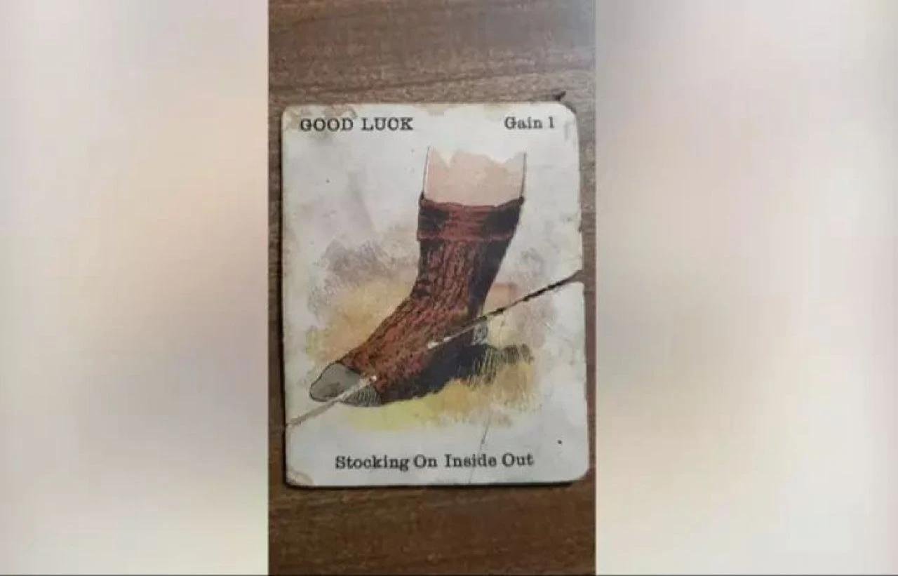 Eski evden çıkan 100 yıllık zaman kapsülü! Tavandan sırlar döküldü