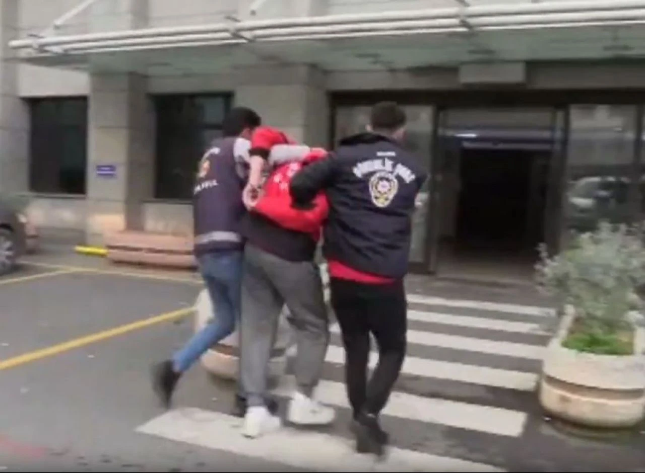 İstanbul'da '1 Mayıs' operasyonu: Saraçhane'de polise saldıran şüpheliler yakalandı - 1. Resim
