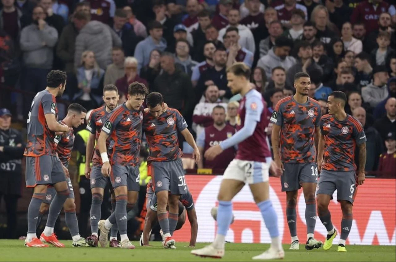 Olympiakos'tan Londra'da Aston Villa'ya darbe! Kupanın favorisini dörtledi - 1. Resim