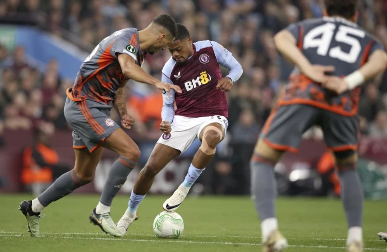 Olympiakos'tan Londra'da Aston Villa'ya darbe! Kupanın favorisini dörtledi - 2. Resim