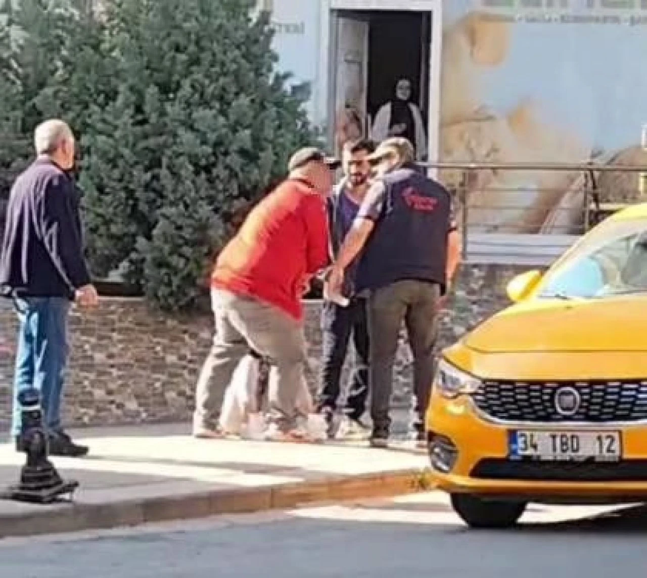 Pendik'te herkesin gözü önünde kaçırdı! Yalvarışlarını film gibi izlediler