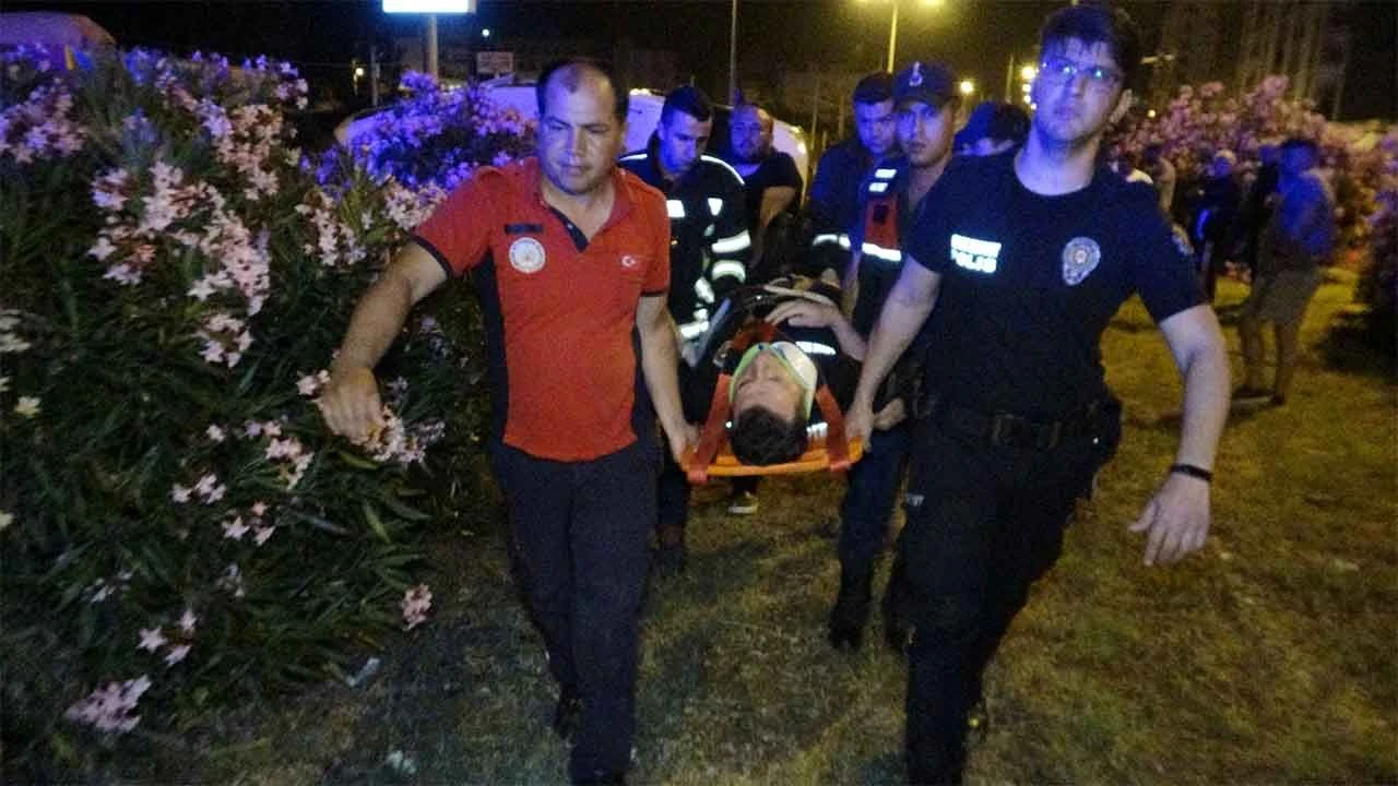 Polis minibüsü kaza yaptı: 1 polis memuru yaralı - 2. Resim
