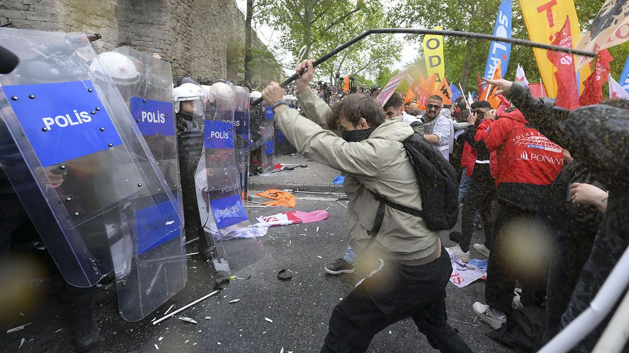 Saraçhane'deki 1 Mayıs olaylarında polise saldıran 27 kişi daha yakalandı - 2. Resim