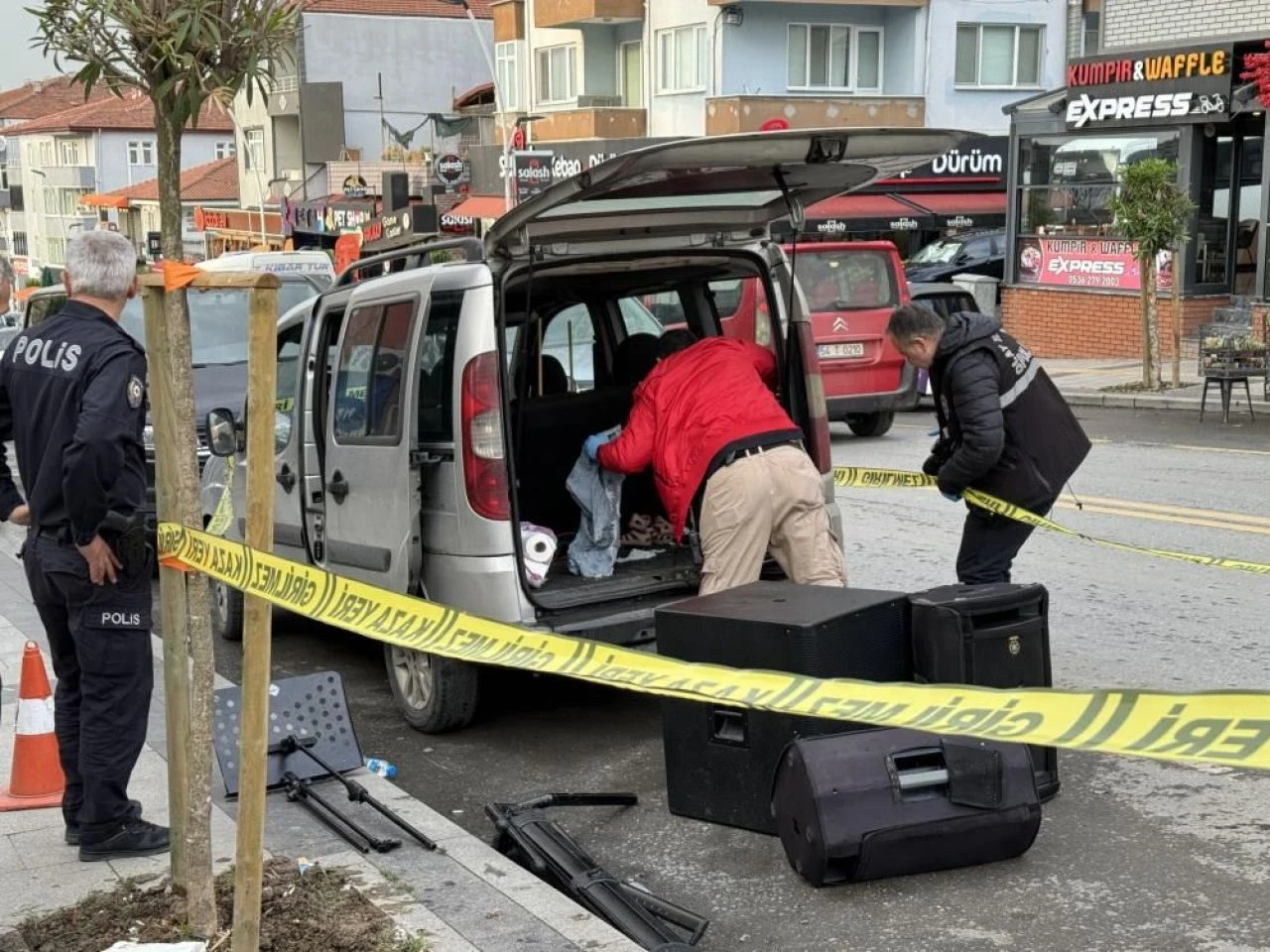 Aracına malzeme yüklerken silahlı saldırıya uğradı