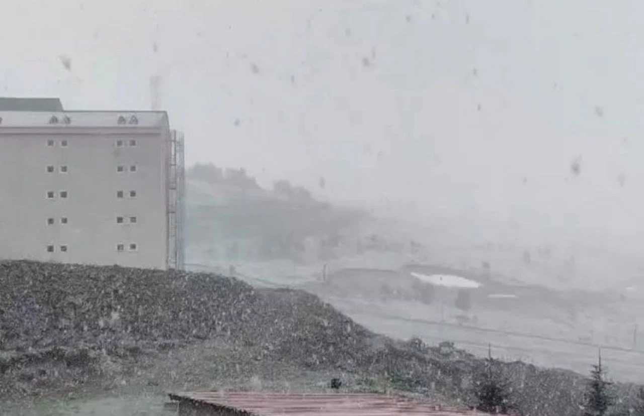 Baharın tadını çıkarırken kara yakalandılar! - 1. Resim