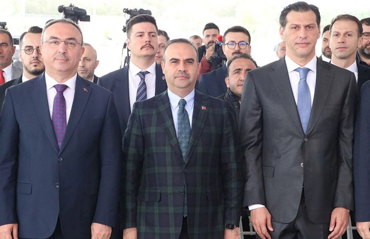 Bakan Kacır savunma sanayiyi işaret etti! 'Ateş çemberi içinde...' - 1. Resim