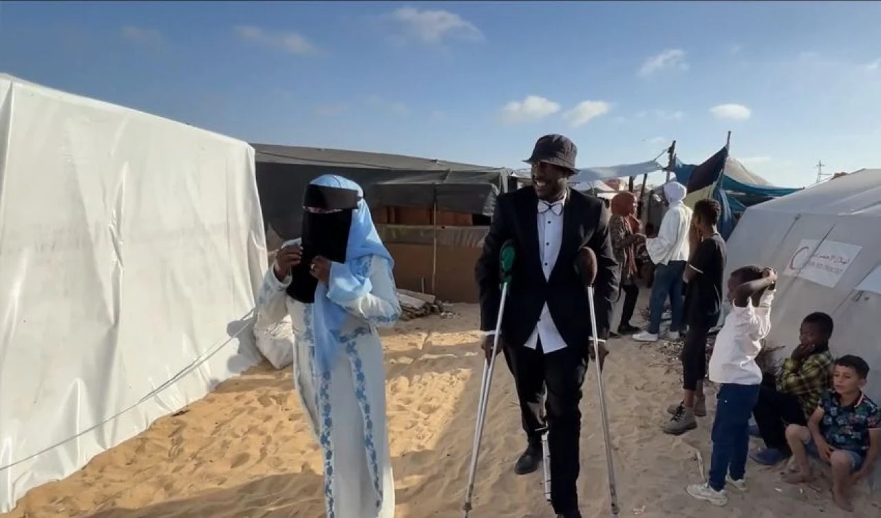 Savaşın gölgesindeki mutluluklar... Gazze'de toplu nikah töreni düzenlendi