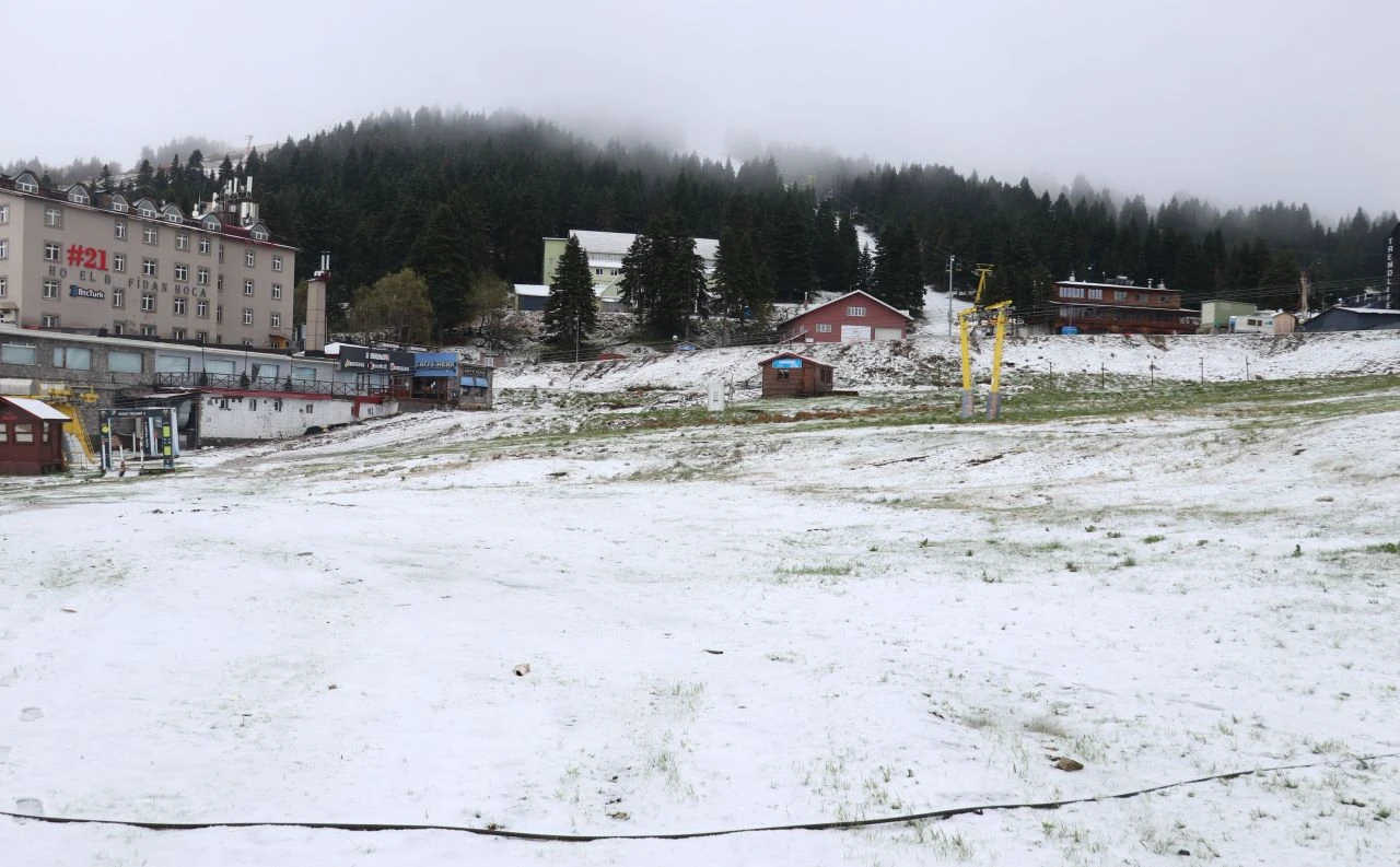 Uludağ'da mayıs ayında kar sürprizi