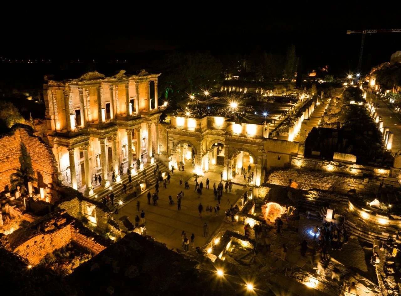 Efes'te gece müzeciliği başladı! Artık akşam serinliğinde gezilebilecek