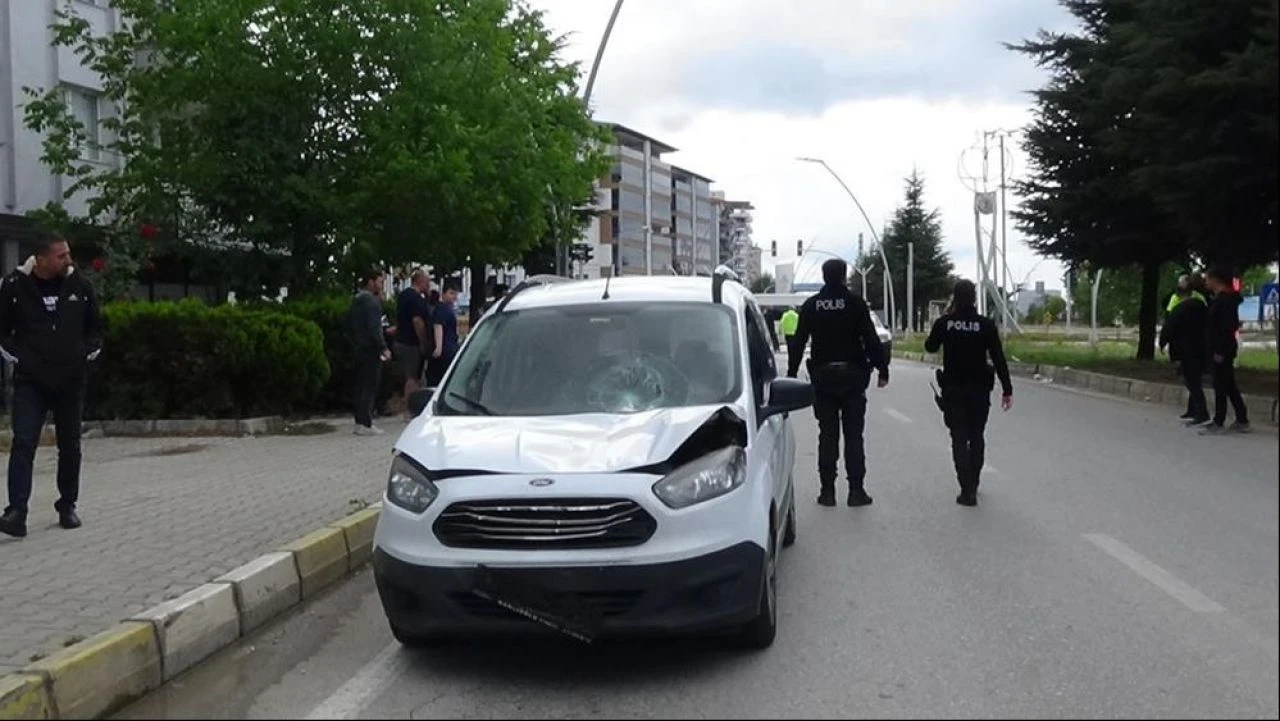 Ehliyetsiz sürücü dehşet saçtı, anne ile oğlu ağır yaralandı - 1. Resim