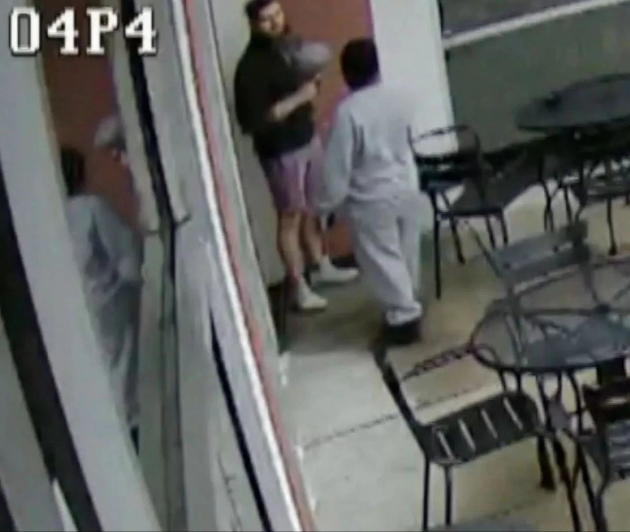 Evsiz olduğunu düşündüğü adama para verdi ve hayatı değişti - 1. Resim