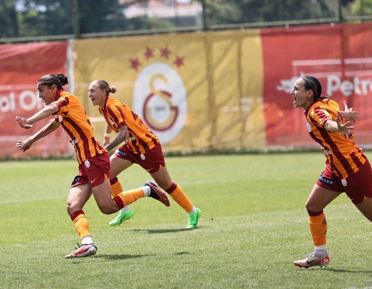 Galatasaray Süper Lig şampiyonluğunu resmen ilan etti - 1. Resim