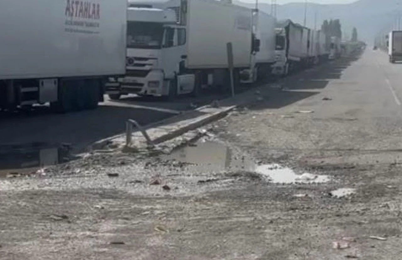 Gürbulak'ta 40 günlük bekleyiş: Tır şoförleri yardım istiyor!