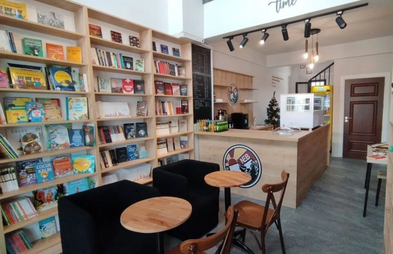 İzmir'de Askıda Kitap Projesi: Sevgiyi çoğaltıp yayalım! - 3. Resim