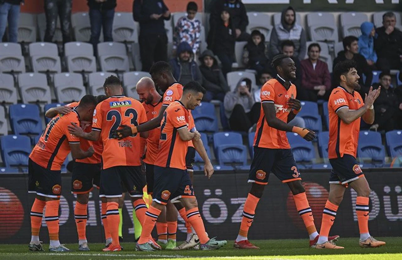Kasımpaşa direnemedi, RAMS Başakşehir 4 golle kazandı! - 1. Resim