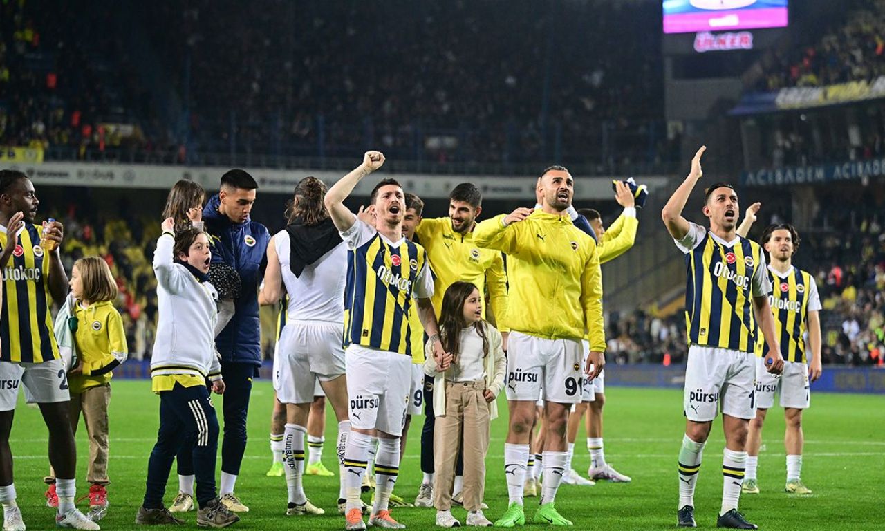 Şampiyonluk Yarışında Kritik Viraj Fenerbahçede 7 Oyuncu Kart Sınırında Tgrt Haber