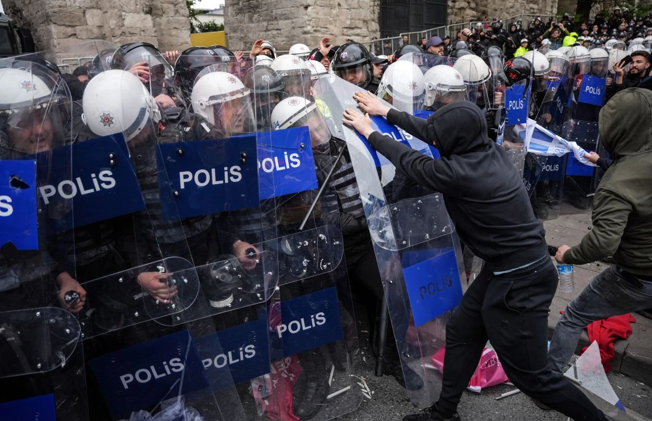 1 Mayıs'ta polise saldıran 12 kişi hakkında yeni gelişme - 1. Resim