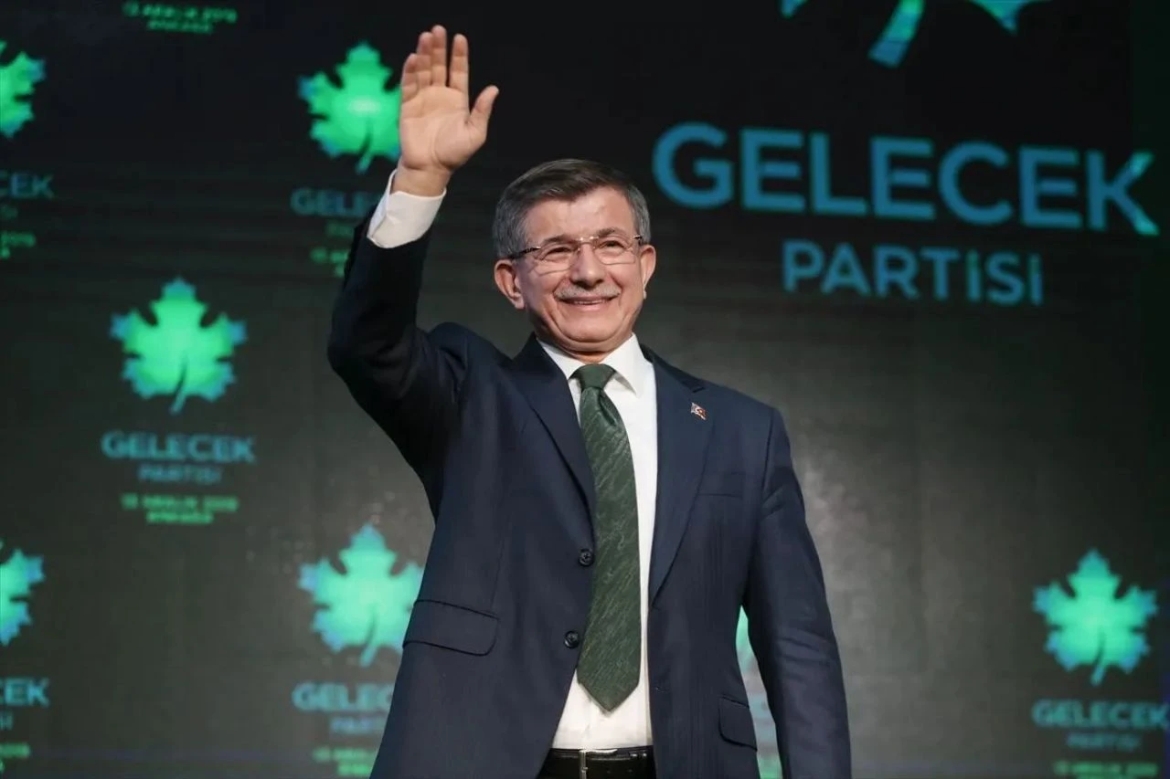 Ahmet Davutoğlu 'Ben başarılıyım, parti başarısız' dedi, 2028'e göz dikti