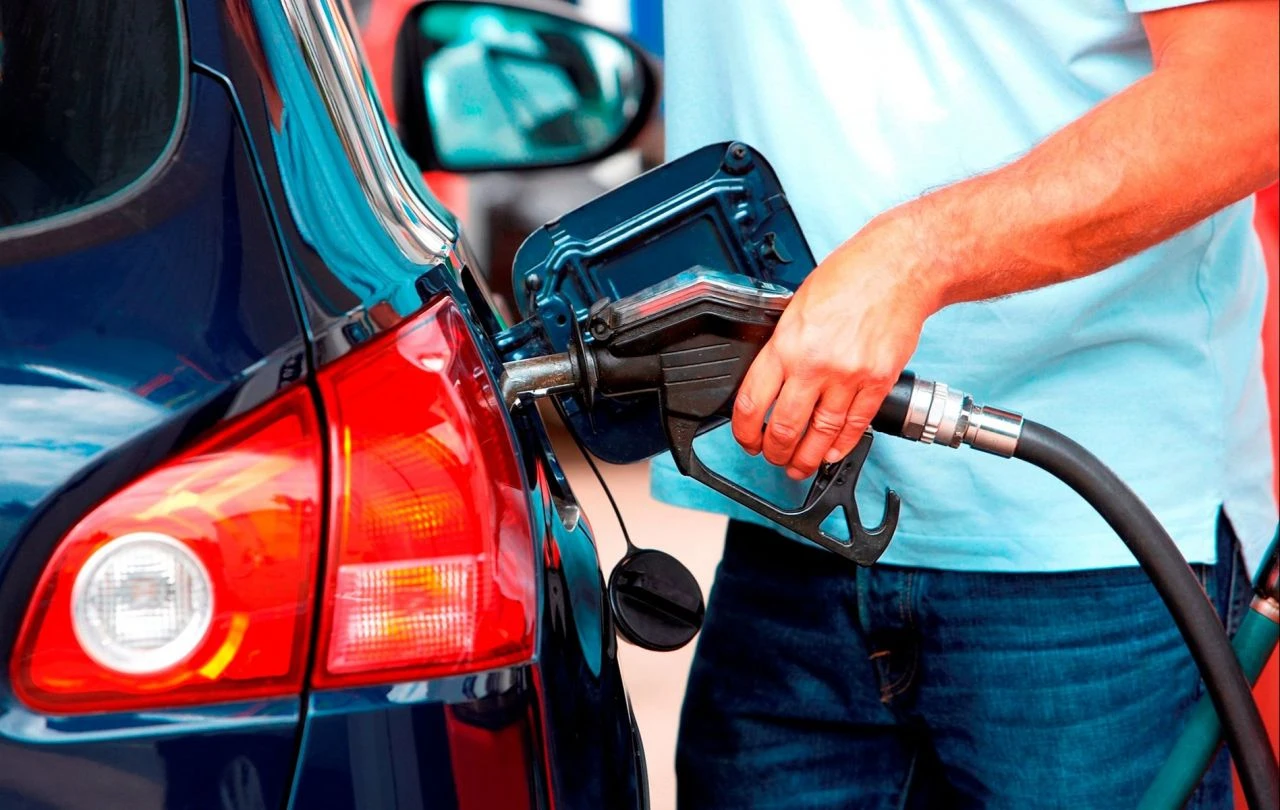 Araç sahiplerini nefes aldıracak değişiklik! Akaryakıta çifte indirim: Benzine ve motorine indirim geliyor - 2. Resim