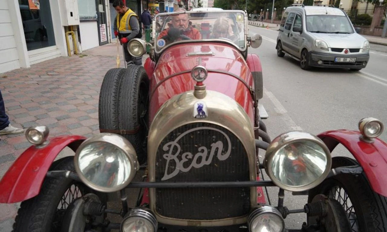 Asırlık otomobille dünya turu... Şimdi durakları Samsun