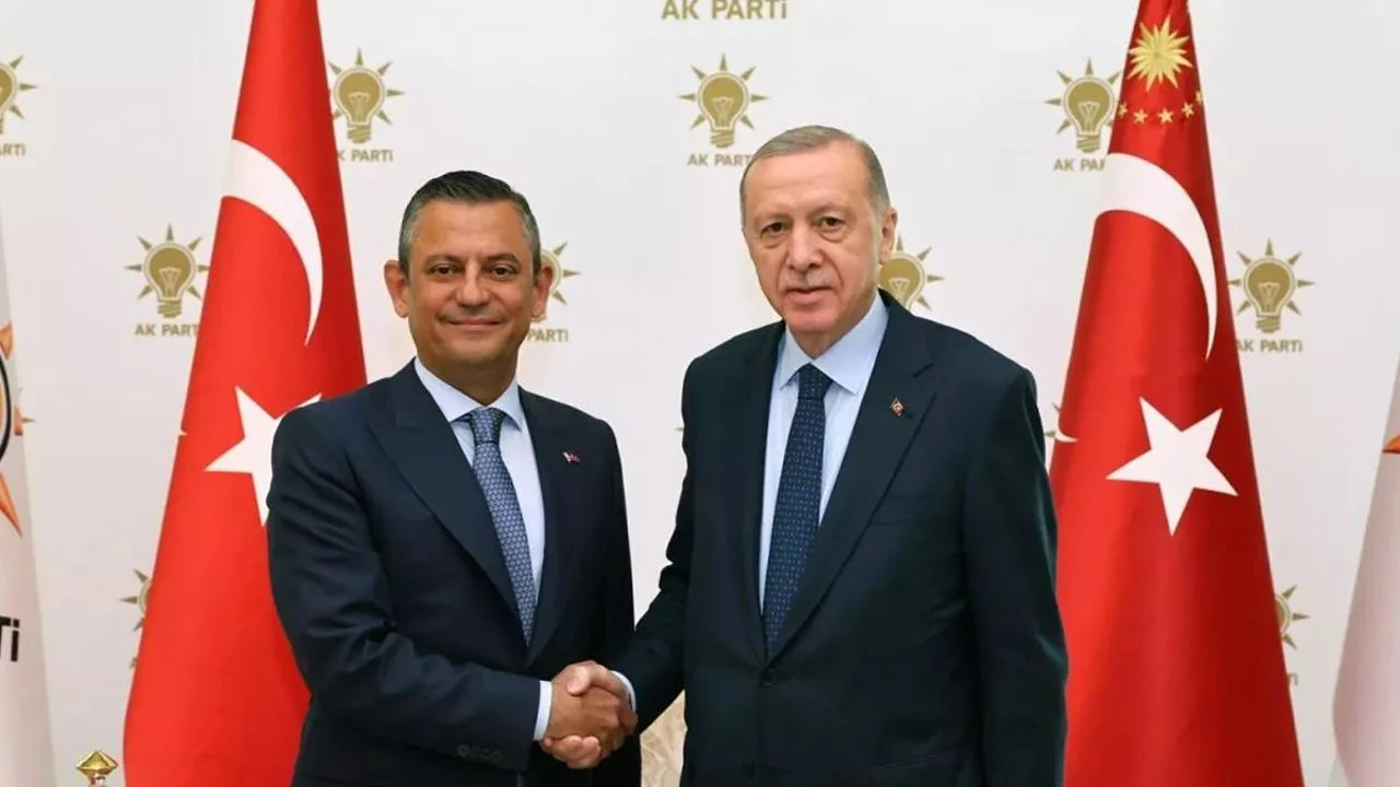 CHP'den MHP'ye sürpriz ziyaret! Özgür Özel Bahçeli ile görüşecek 