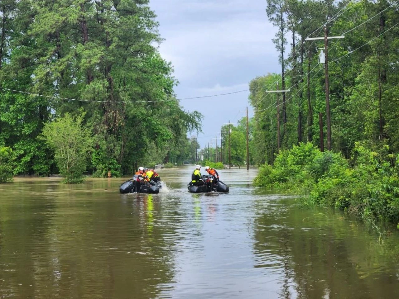 Düşen yıldırım yangın çıkardı! Teksas'ta sel felaketi: 1 çocuk hayatını kaybetti - 2. Resim