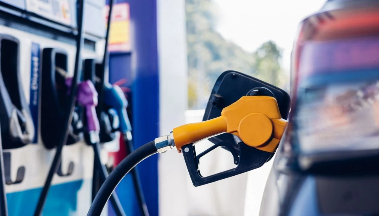 Petrol büyük kayıpların ardından yükselişe geçti! Suudi Arabistan'ın fiyat artırımı etkili oldu - 1. Resim